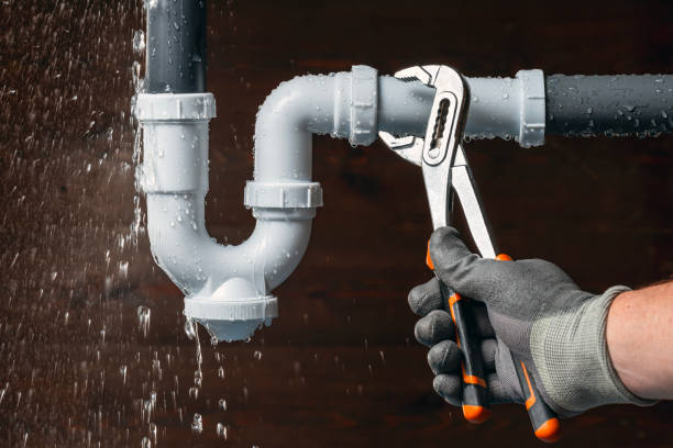Professional Leak Detection technician working in Summitville, IN